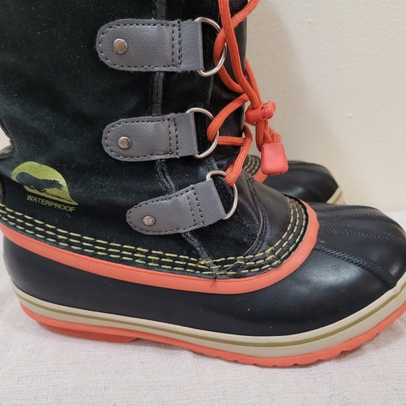 Sorel winter boots sz 2 - Picture 4 of 9